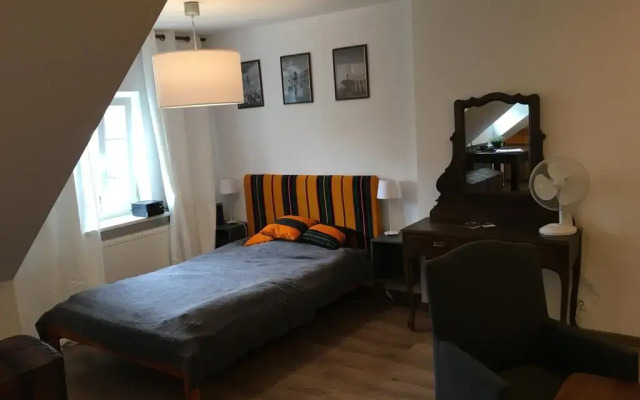 Отель Cichy Apartament na Nowym Świecie Польша, Варшава - отзывы, цены и фото номеров - забронировать отель Cichy Apartament na Nowym Świecie онлайн комната для гостей