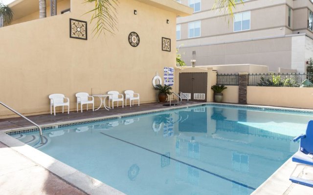 Anaheim Islander Inn and Suites 2