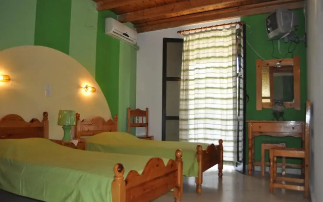 Апартаменты Makis & Bill Apartments комната для гостей