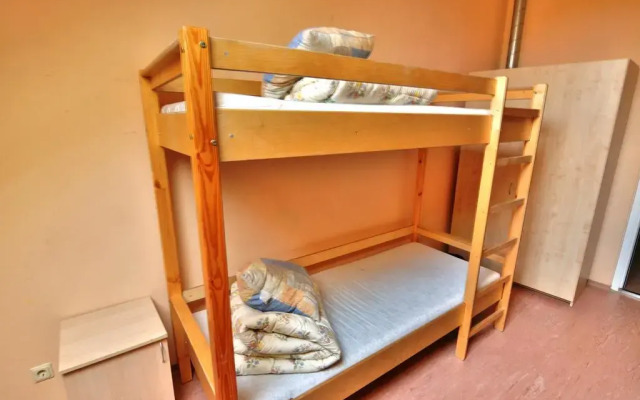 Отель Kocēnu sporta nama hostelis комната для гостей