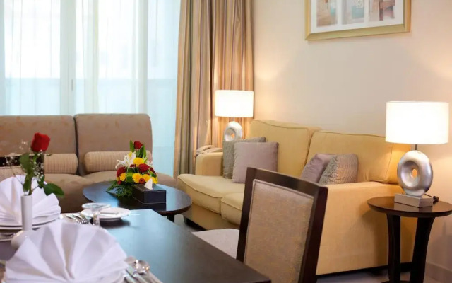 Montana Hotel Apartments комната для гостей