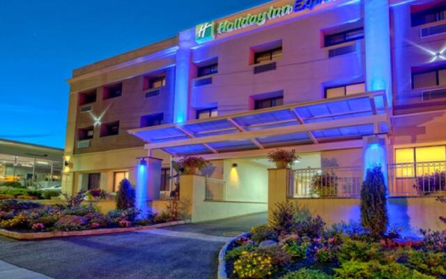 Holiday Inn Express Roslyn - Manhasset Area 1