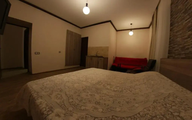 Отель Shara Talyan 8/2 Guest House Армения, Ереван - отзывы, цены и фото номеров - забронировать отель Shara Talyan 8/2 Guest House онлайн комната для гостей