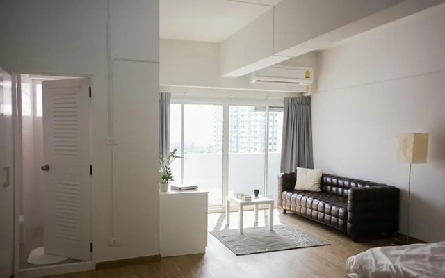 Апартаменты New Apg Apartments Бангкок комната для гостей