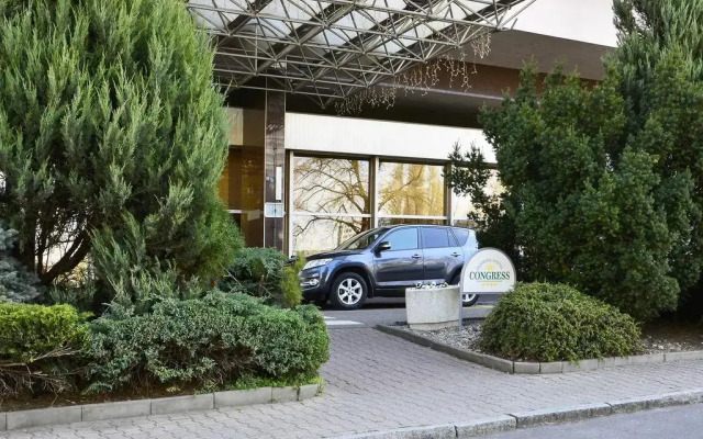 Hotel Tristar парковка