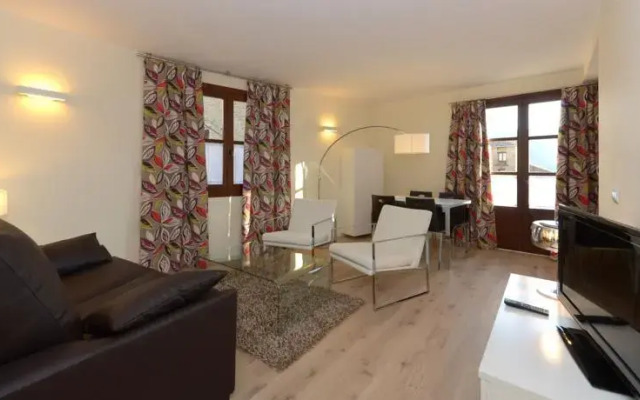 Отель Apartamentos El Palacete de Ainsa комната для гостей