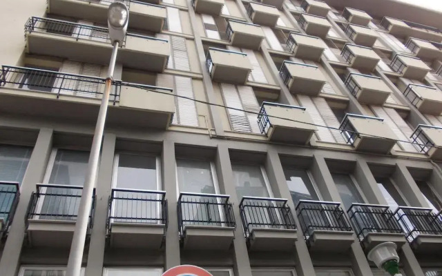 Hotel Nologo Генуя вид на фасад
