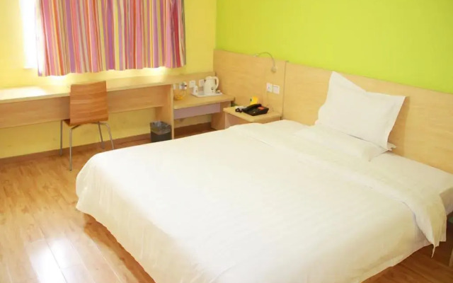 Отель 7Days Inn Yongchuan Yuxi square Китай, Rongchang - отзывы, цены и фото номеров - забронировать отель 7Days Inn Yongchuan Yuxi square онлайн комната для гостей