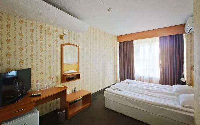 Grand Hotel Kazanluk Казанлак комната для гостей
