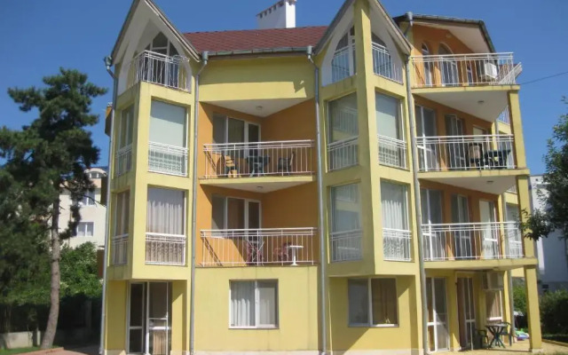 Отель Villa Sunshine Солнечный берег вид на фасад
