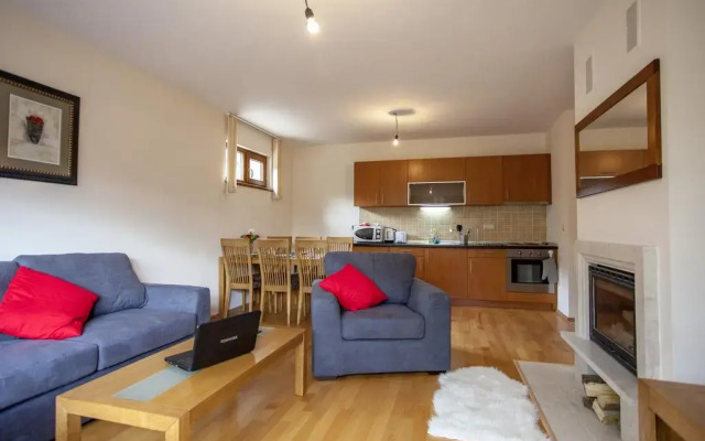 Отель Pirin Lodge Apt 37 Банско комната для гостей