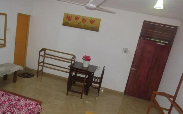 Отель Thisara Guesthouse комната для гостей