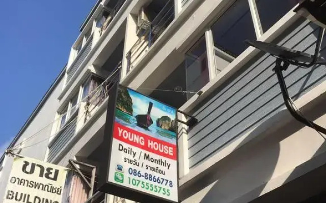 Отель Young House вид на фасад