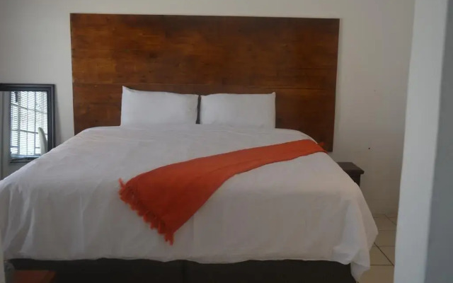 Отель Zanville Bed And Breakfast Габороне комната для гостей