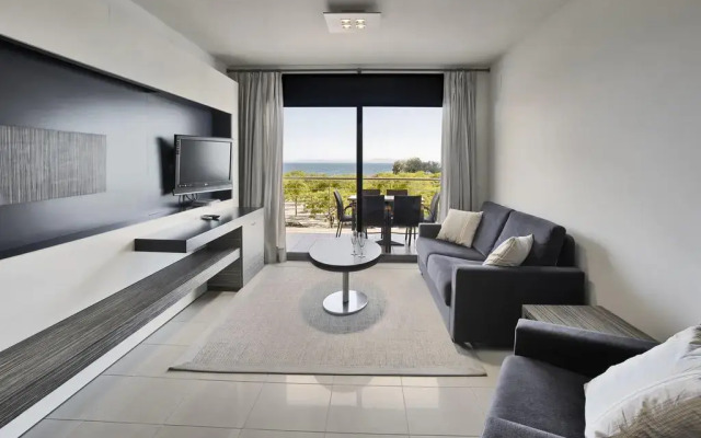 Отель Apartaments Terraza - Salatà Mar Испания, Курорт Росес - отзывы, цены и фото номеров - забронировать отель Apartaments Terraza - Salatà Mar онлайн комната для гостей
