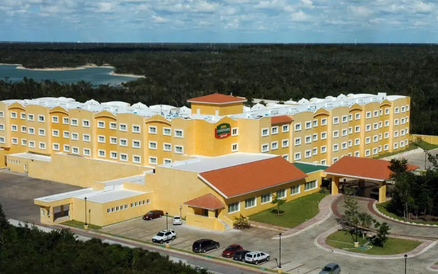Отель Courtyard By Marriott Cancun Airport Мексика, Канкун - отзывы, цены и фото номеров - забронировать отель Courtyard By Marriott Cancun Airport онлайн вид на фасад
