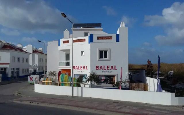 Alex Surf Hostel вид на фасад