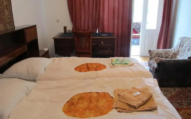 Отель Artush & Raisa B&B Армения, Гюмри - отзывы, цены и фото номеров - забронировать отель Artush & Raisa B&B онлайн комната для гостей