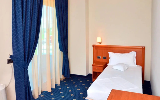 Hotel My Stop комната для гостей