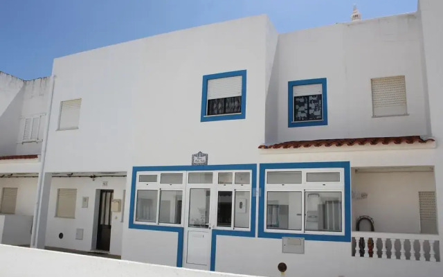 Отель Salema Beach Houses вид на фасад