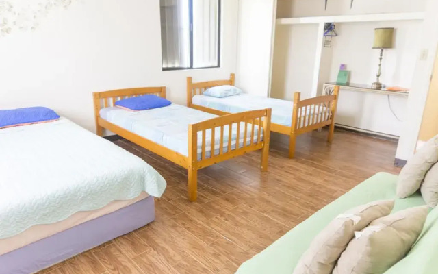 Отель Guam JAJA Guesthouse Тамунинг комната для гостей