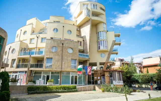 Apart Hotel Vechna R Солнечный берег вид на фасад