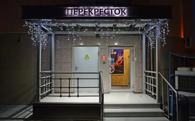 Гостиница Перекресток вид на фасад