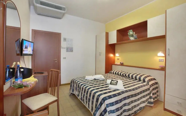 Hotel Serena Гаттео-а-Маре комната для гостей