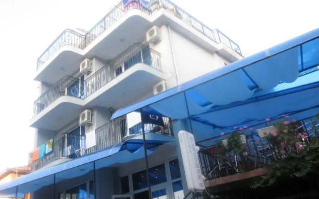 Albatros 2 Family Hotel вид на фасад