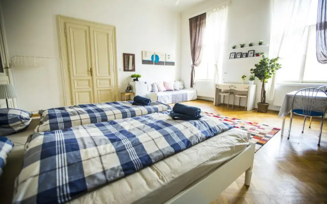 Апартаменты Praha Feel Good Apartment комната для гостей