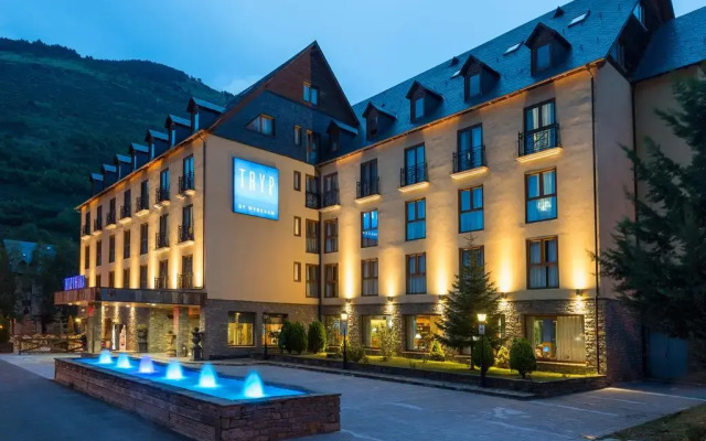 Отель Tryp Vielha Baqueira вид на фасад
