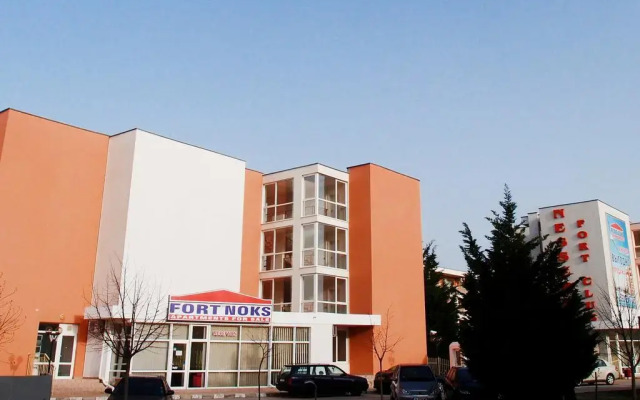 Отель Studio Nessebar Fort Болгария, Солнечный берег - отзывы, цены и фото номеров - забронировать отель Studio Nessebar Fort онлайн вид на фасад