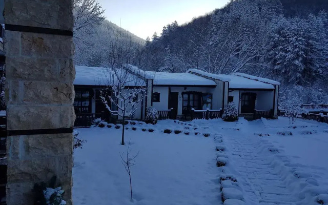 Отель Guest House Pekliuk вид на фасад