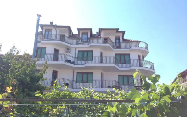 Отель Gloria Holiday House вид на фасад