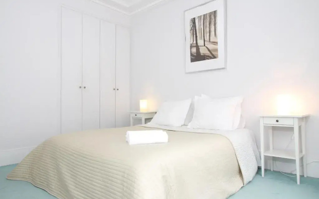 Отель Private Apartment - Coeur de Paris - St Germain des Prés - 105 Франция, Париж - отзывы, цены и фото номеров - забронировать отель Private Apartment - Coeur de Paris - St Germain des Prés - 105 онлайн комната для гостей