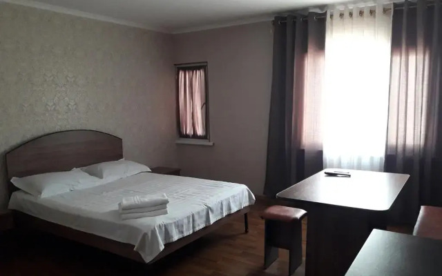 Отель Guest House on ul Yaltinskaya 121 A Кыргызстан, Бишкек - отзывы, цены и фото номеров - забронировать отель Guest House on ul Yaltinskaya 121 A онлайн комната для гостей