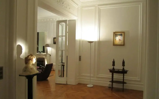 Отель Prestigious Appartement Trocadero комната для гостей