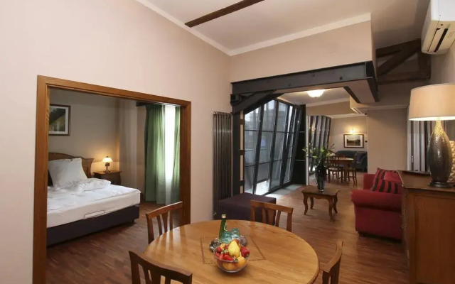 Отель Euroresidence Apartament Home Катовице комната для гостей