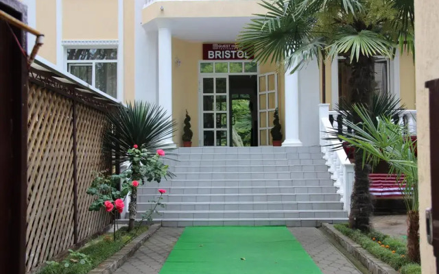 Гостиница Guest house Bristol вид на фасад