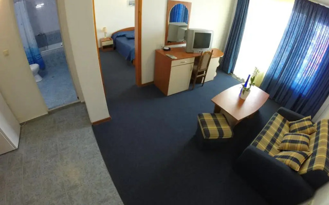 Hotel Lotos комната для гостей