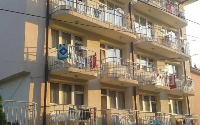 Peshev Family Hotel Nesebar вид на фасад