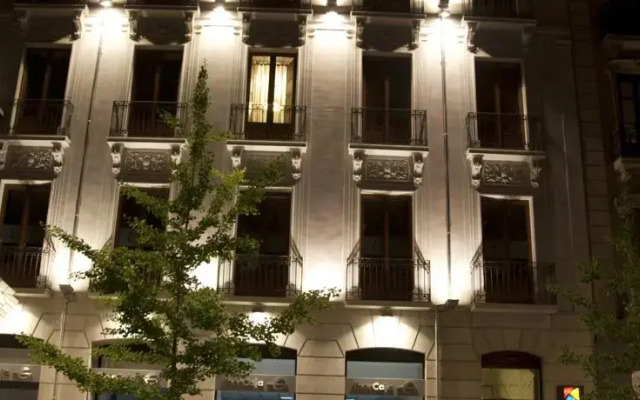 Habitat Suites Gran Vía 17 Hotel вид на фасад