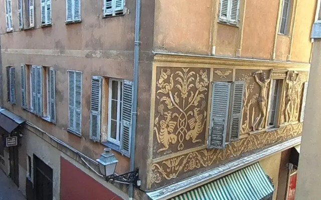 Отель Romantic Lovenest in historical Old NICE вид на фасад