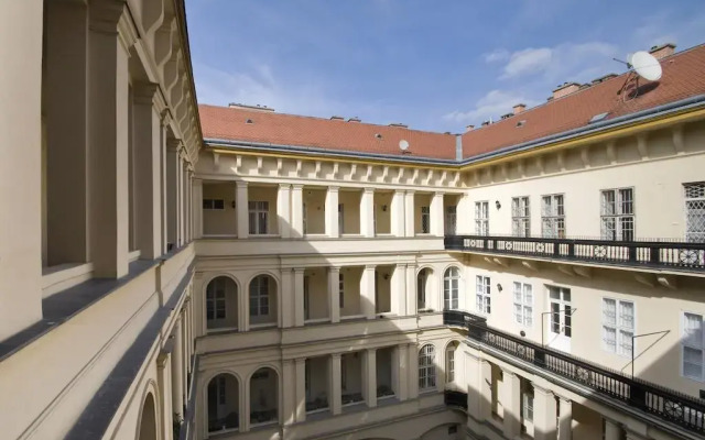 Отель NN Apartman Budapest балкон