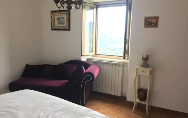 Отель Medieval Cosy Getaway Фонди комната для гостей