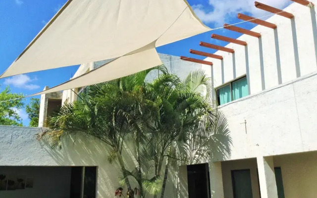 Отель Hostal Ecoplaneta Мексика, Канкун - отзывы, цены и фото номеров - забронировать отель Hostal Ecoplaneta онлайн вид на фасад