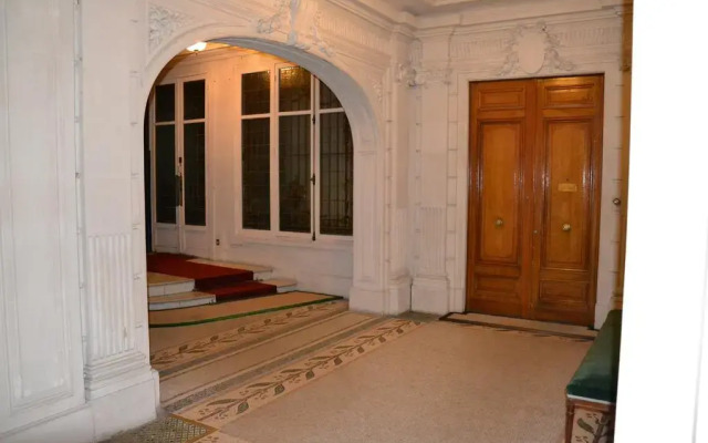 Отель Prestigious Appartement Trocadero вид на фасад