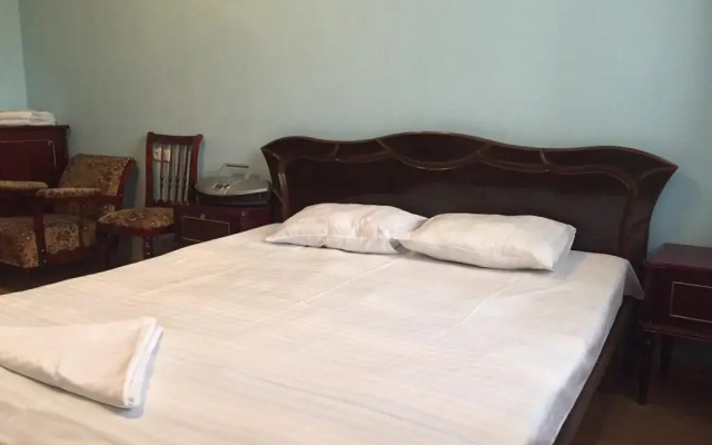 Отель FlatsInYerevan - Apartments on Tpagrichner Street Армения, Ереван - отзывы, цены и фото номеров - забронировать отель FlatsInYerevan - Apartments on Tpagrichner Street онлайн комната для гостей