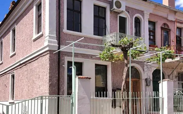Отель Old House вид на фасад