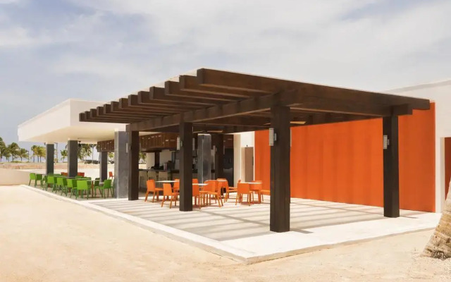 TRS Cap Cana Hotel - Adults Only - All Inclusive вид на фасад